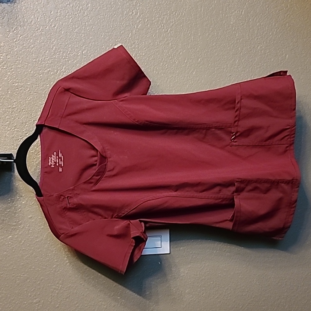 Cherokee Infinity Scrub Top Size XS in Maroon Red